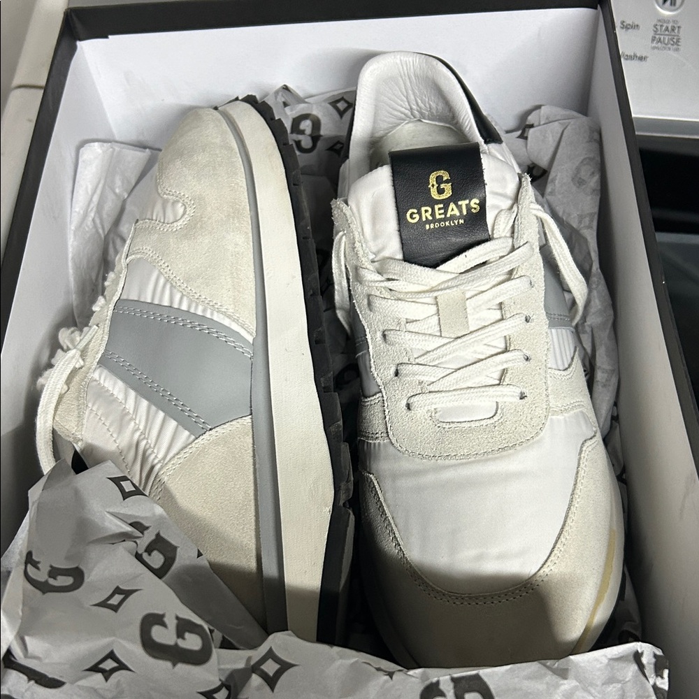 Greats Men's Cream and Gray Greenpoint Runner Sneakers